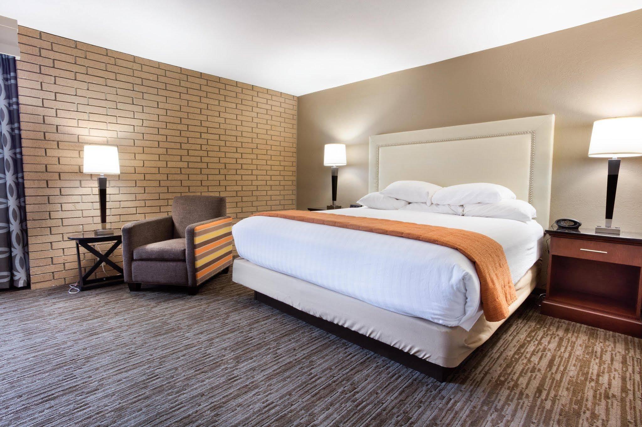 Drury Inn & Suites Kansas City Airport Bagian luar foto