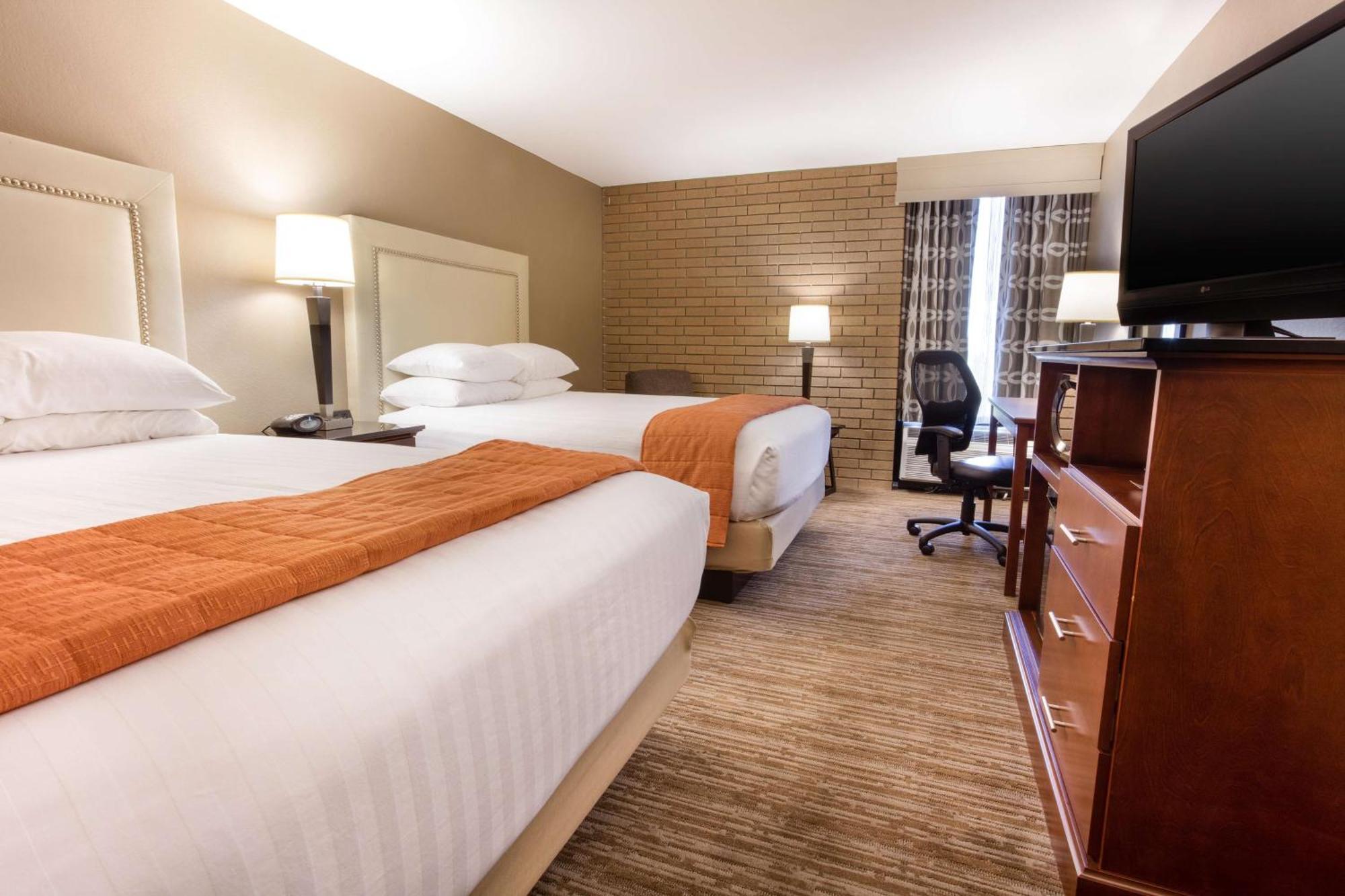 Drury Inn & Suites Kansas City Airport Bagian luar foto