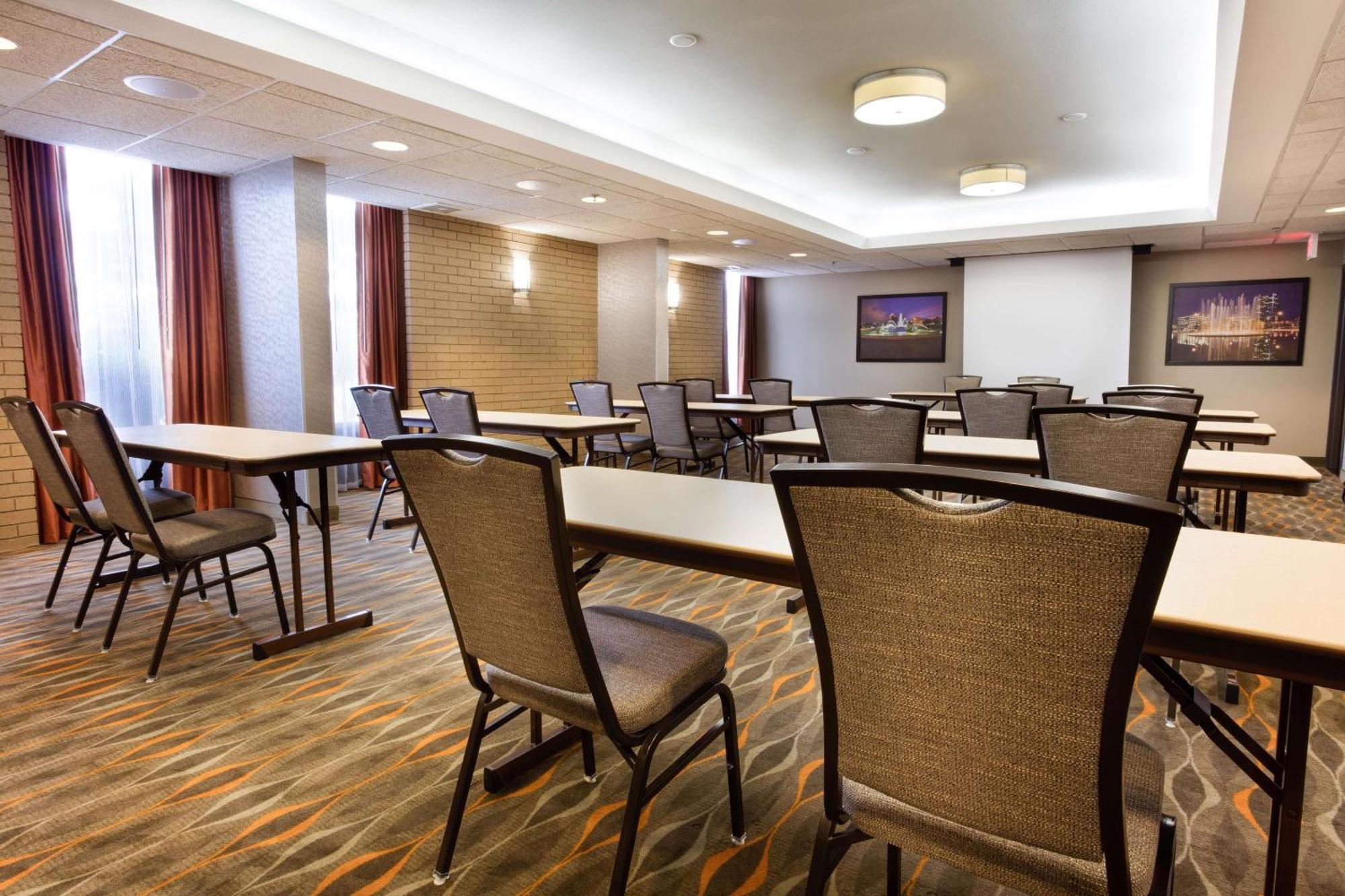 Drury Inn & Suites Kansas City Airport Bagian luar foto