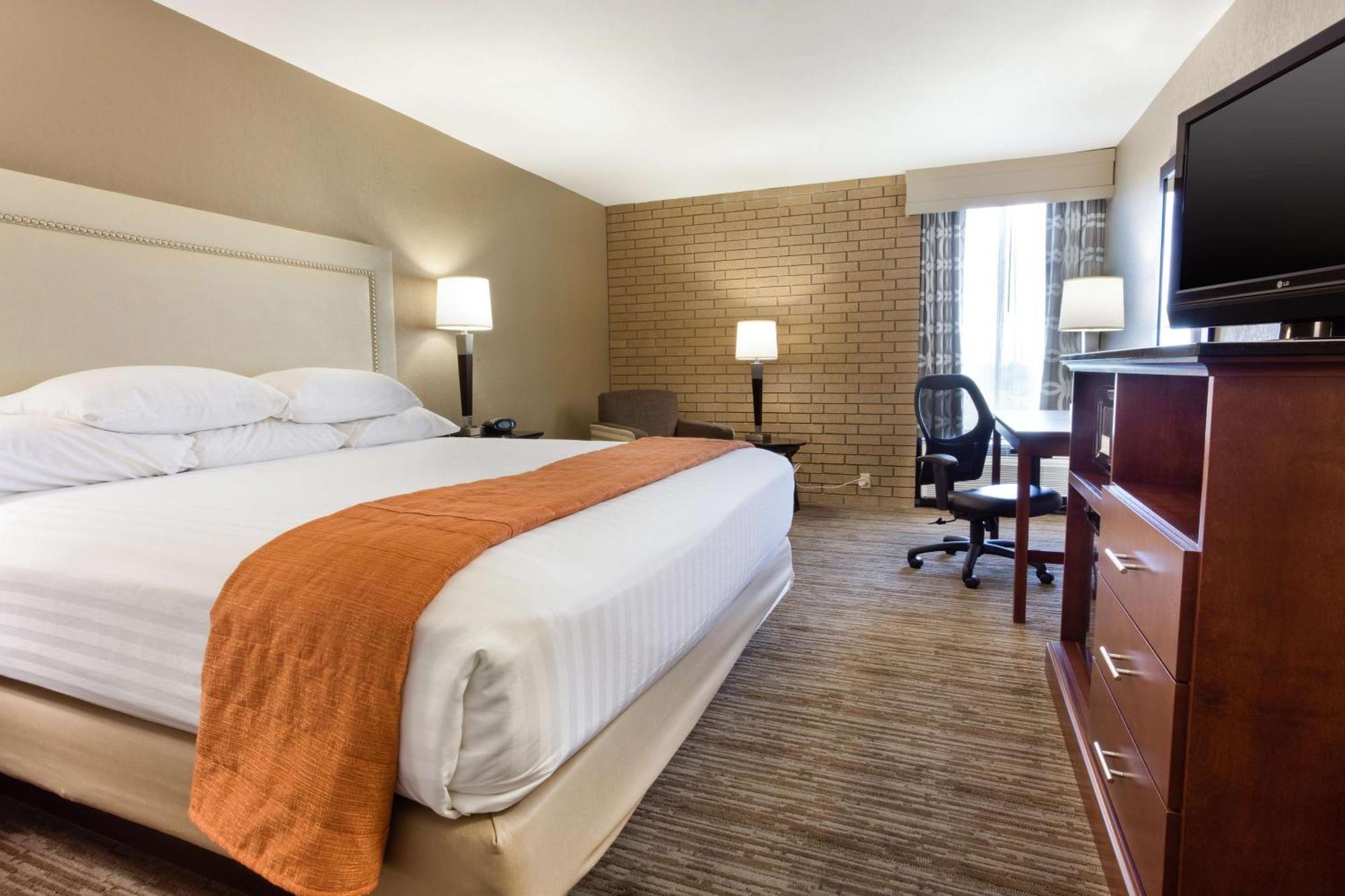 Drury Inn & Suites Kansas City Airport Bagian luar foto