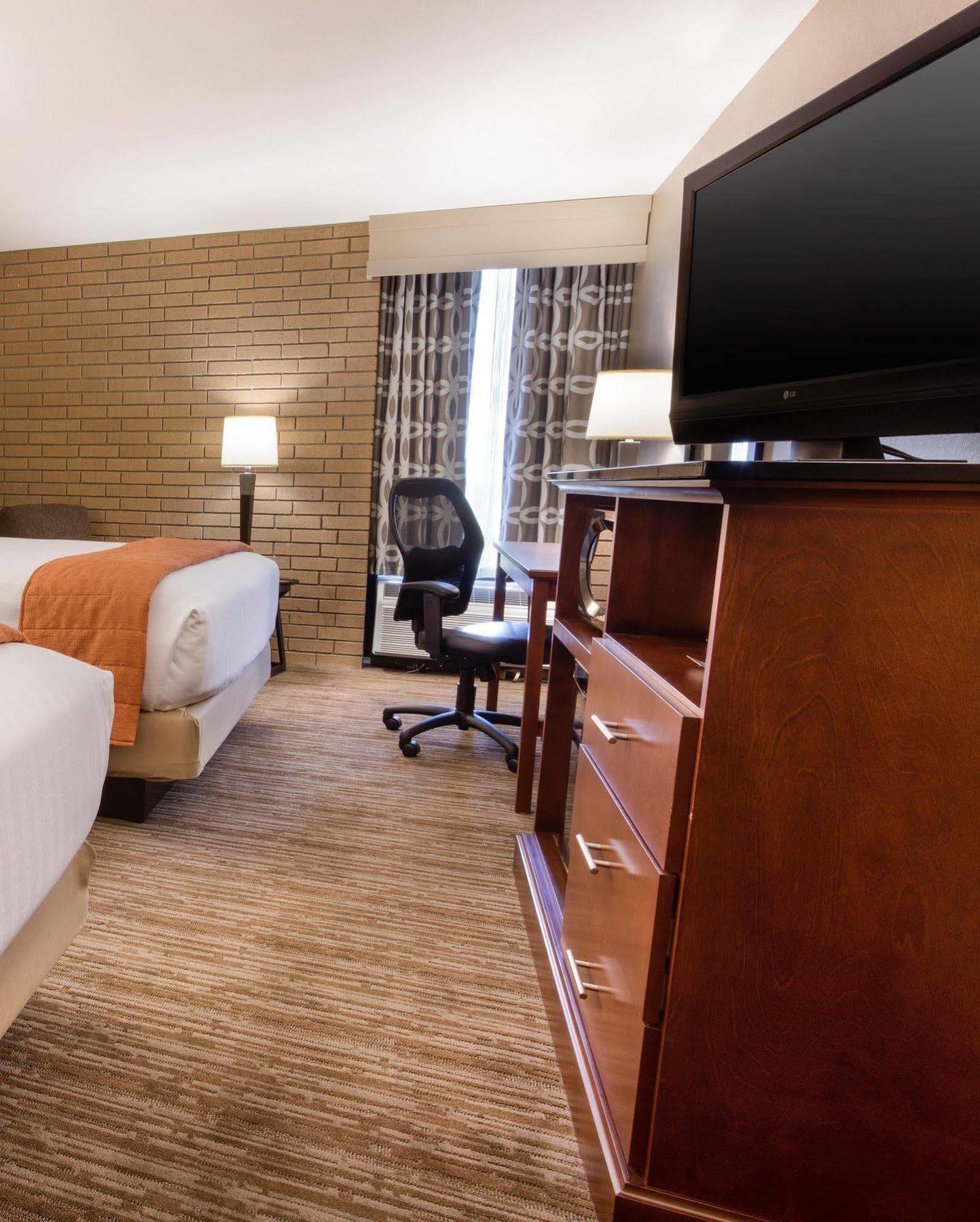 Drury Inn & Suites Kansas City Airport Bagian luar foto